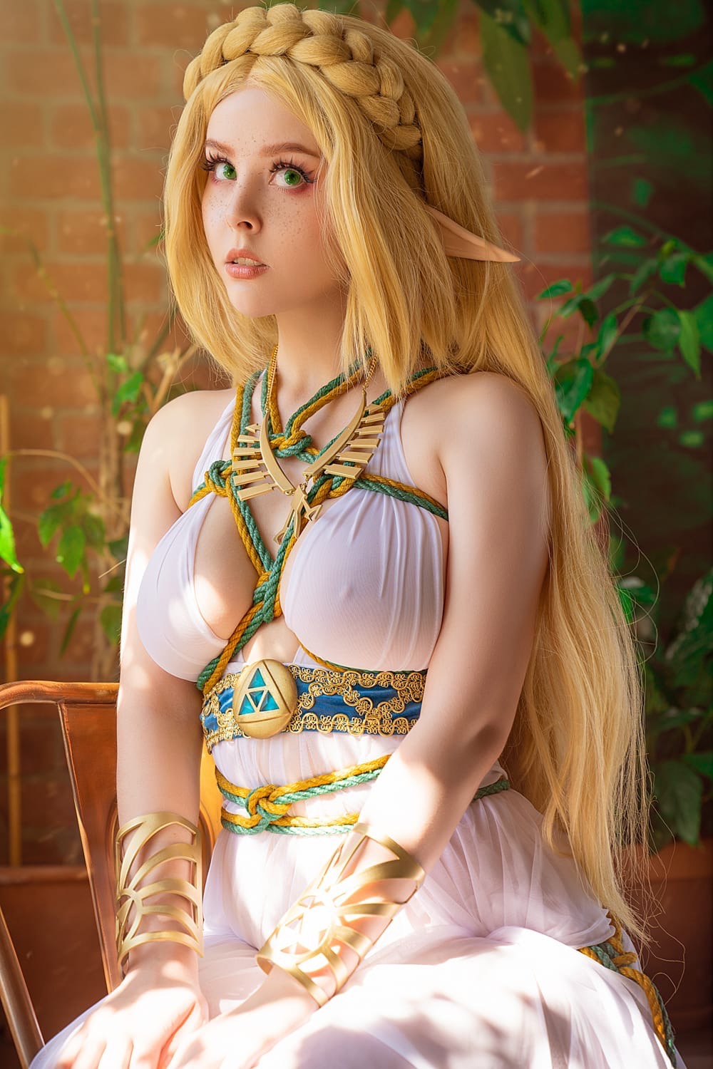 Модель Helly Valentine в образе Принцессы Зельды из The Legend of Zelda. 