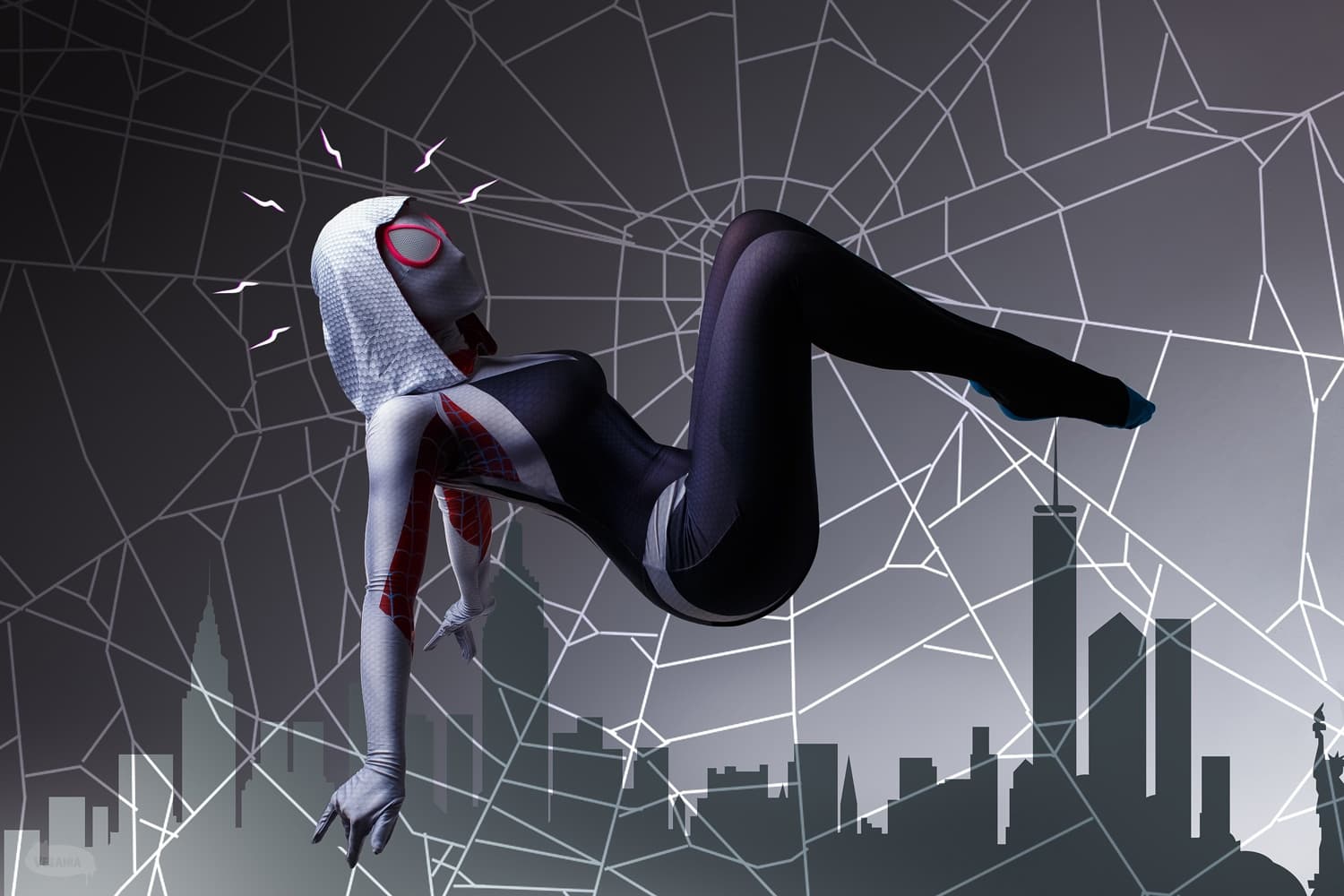 Косплей на Гвен из фильма «Человек-паук: Паутина вселенных»