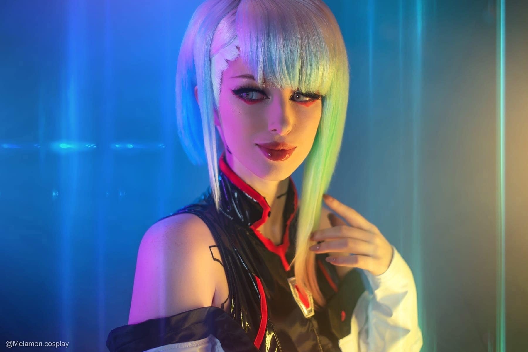 косплей на Люси из Cyberpunk: Edgerunners — топ лучших фотографий 2023 года