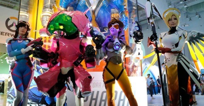 Встречаем первую в истории Overwatch битву косплееров