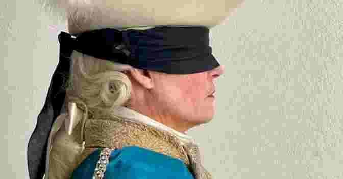 Появились первые кадры Джонни Деппа в образе короля Людовика XV
