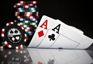 В Китае запретили покер и кровь в играх