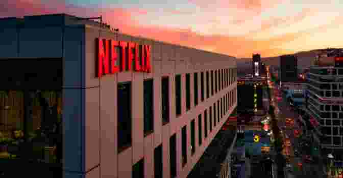 Netflix теряет подписчиков и увольняет сотни сотрудников