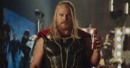 Люк Хемсворт выступает в роли Бога Грома в рекламе Old Spice